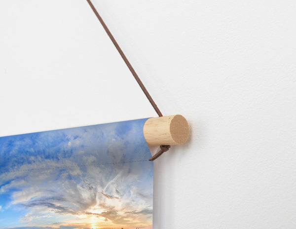 Textielposter met stokken van beukenhout