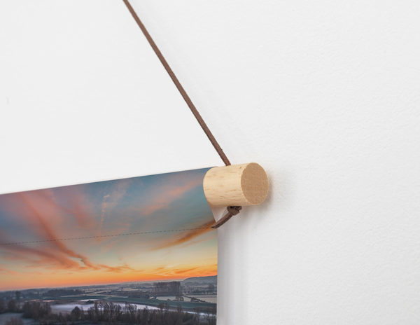 Textielposter met stokken van beukenhout