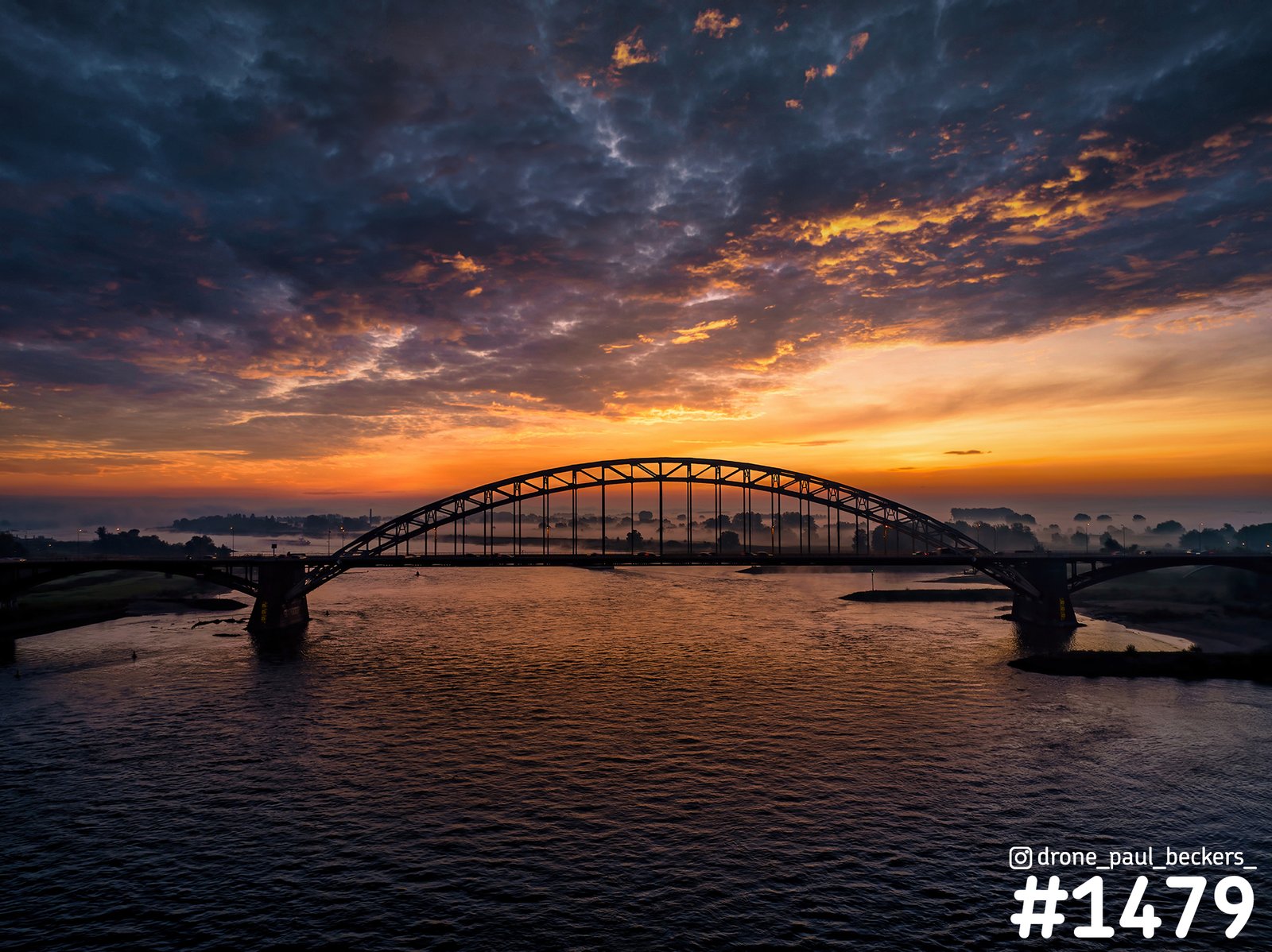 Spectaculaire Zonsondergang bij de Waalbrug in Nijmegen